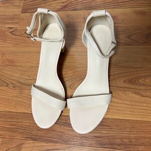 Chic Cream Heels with Chunky Design